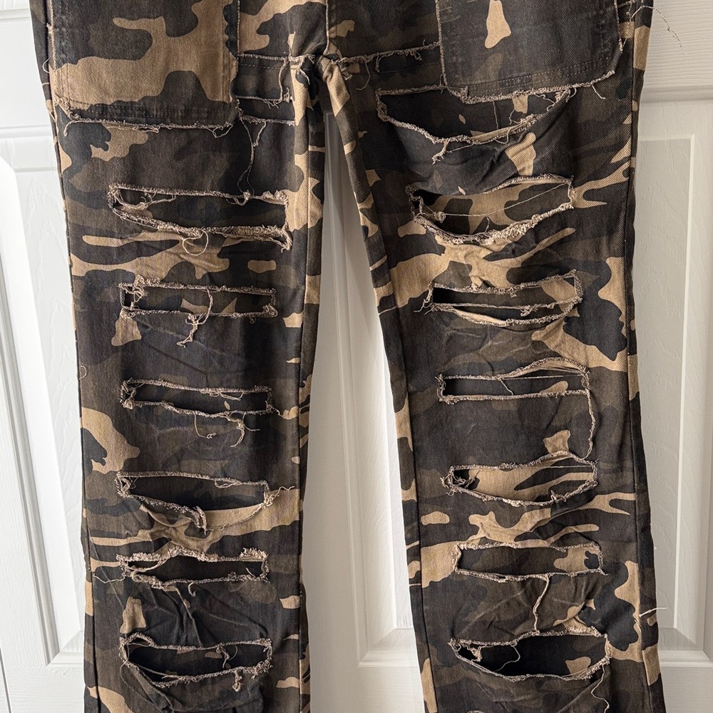 American Bazi Camouflage Distressed Wide-Leg Cargo Jeans - Brown/Black. - Picture 2 of 6